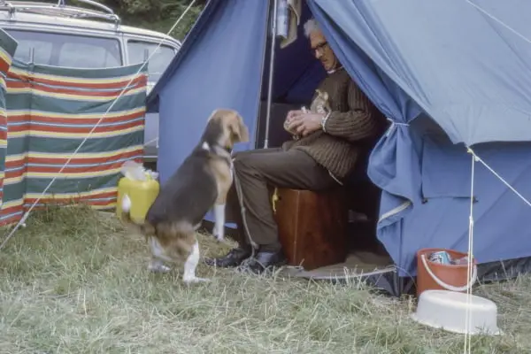 senior in tent